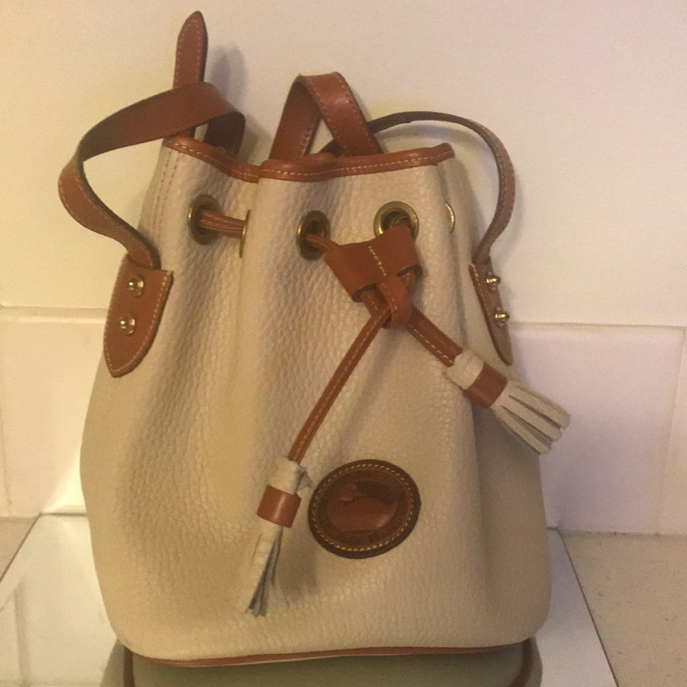 Dooney n Bourke  small bucket strap purse